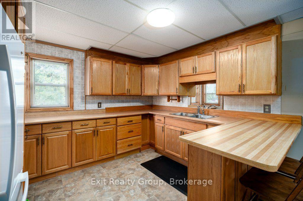 8 RIDLEY STREET E - 12