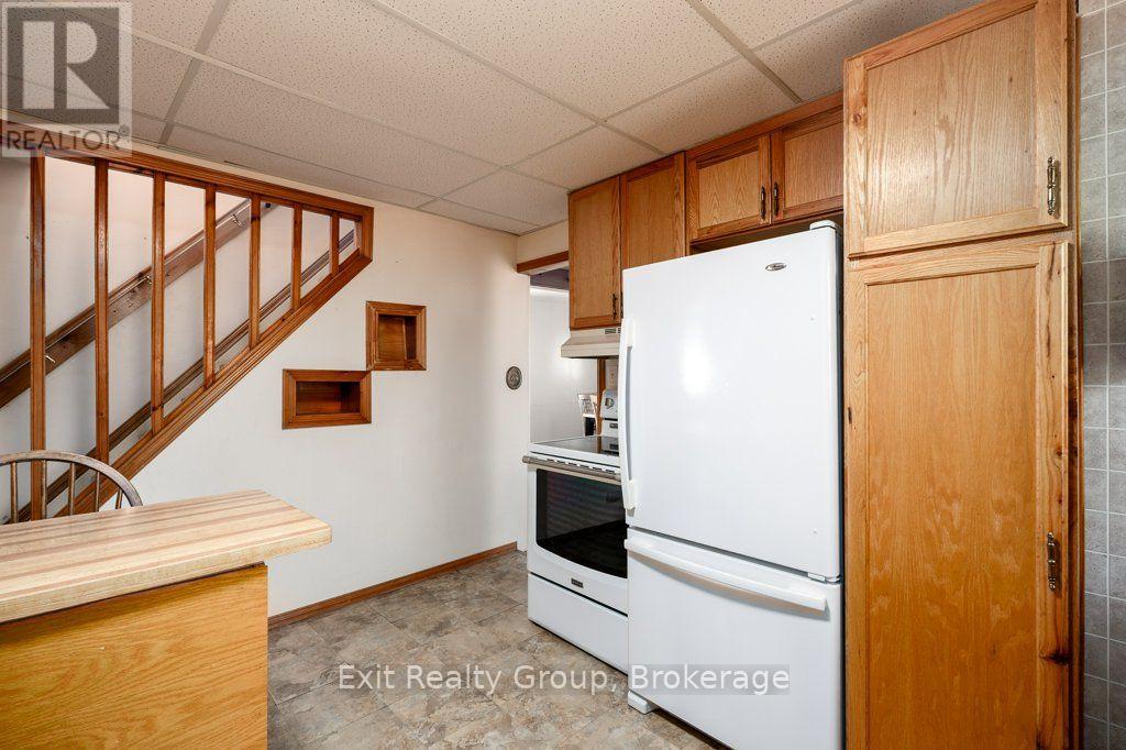 8 RIDLEY STREET E - 14