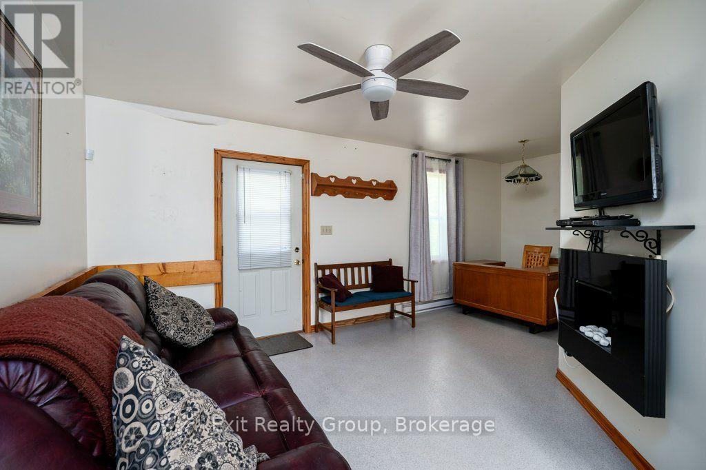 8 RIDLEY STREET E - 16