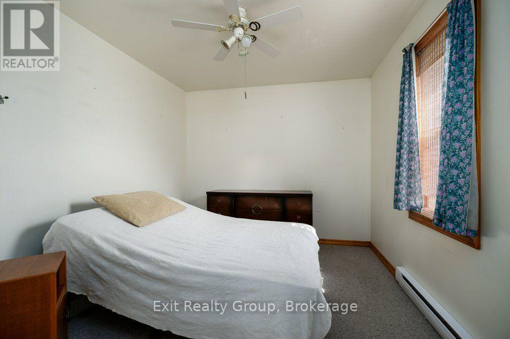 8 RIDLEY STREET E - 19