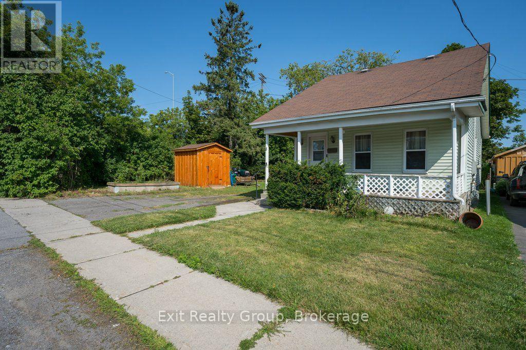 8 RIDLEY STREET E - 2