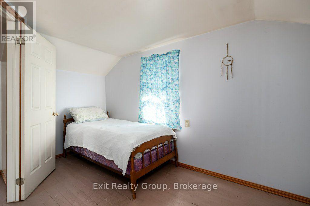 8 RIDLEY STREET E - 21