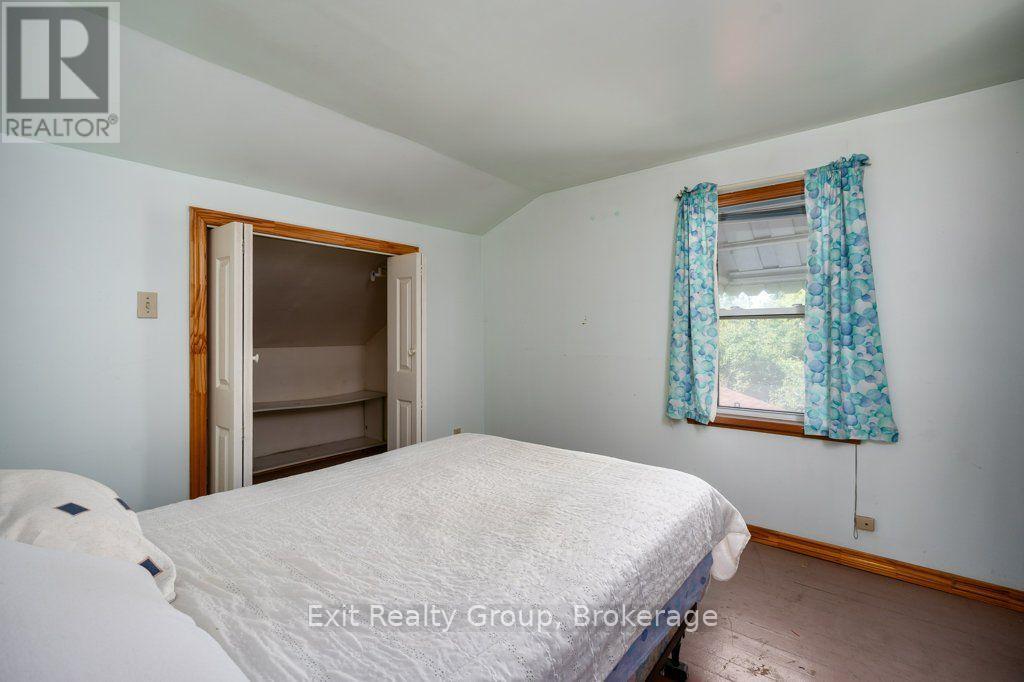8 RIDLEY STREET E - 22