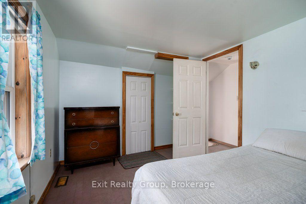 8 RIDLEY STREET E - 23