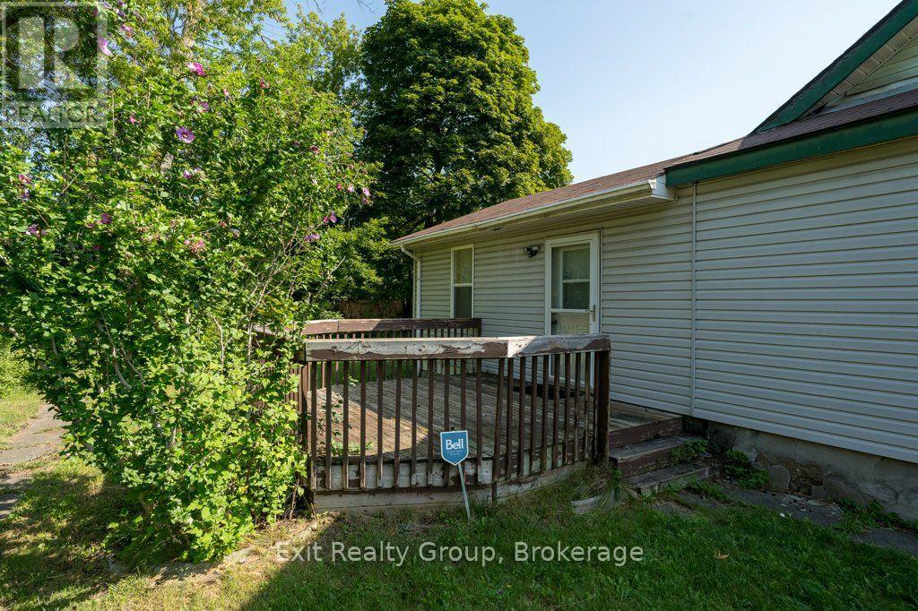 8 RIDLEY STREET E - 26