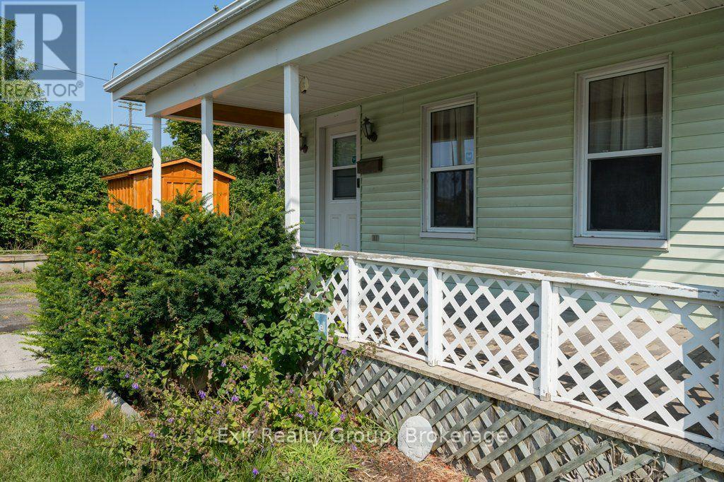 8 RIDLEY STREET E - 5