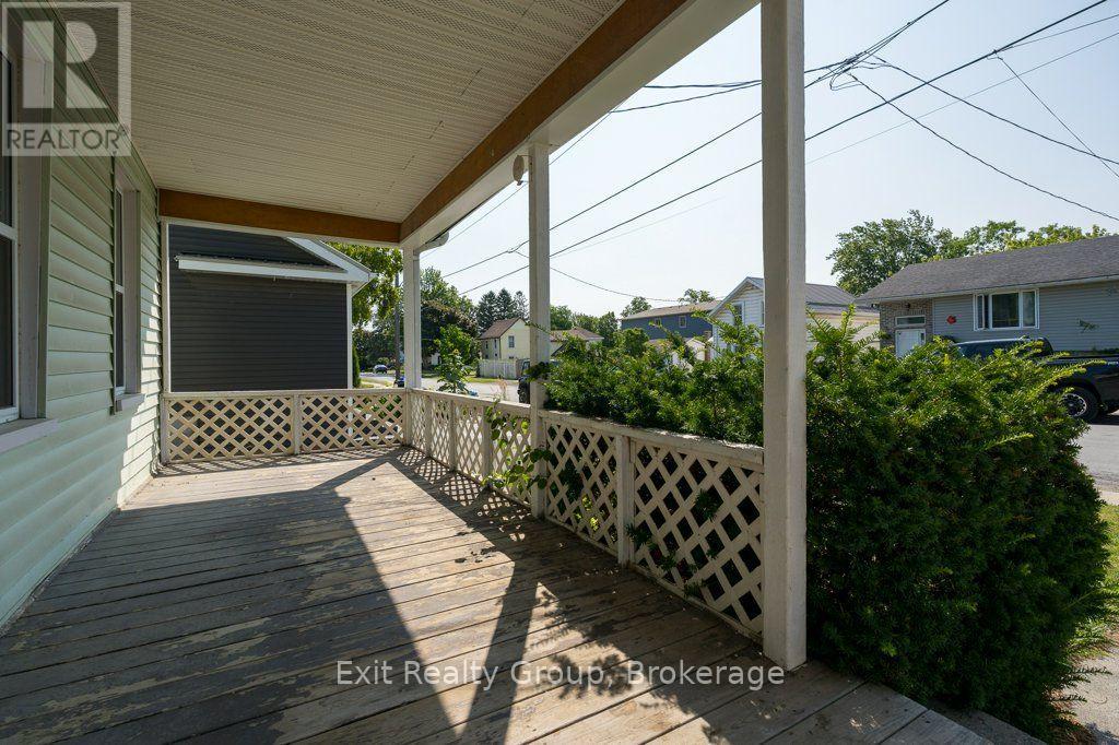 8 RIDLEY STREET E - 6