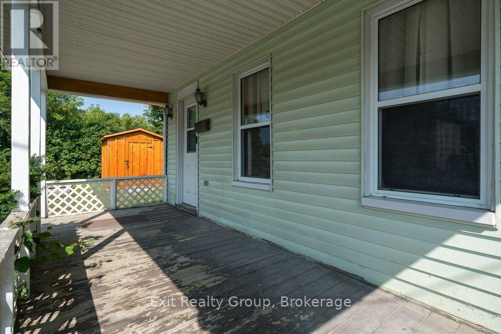 8 RIDLEY STREET E - 7