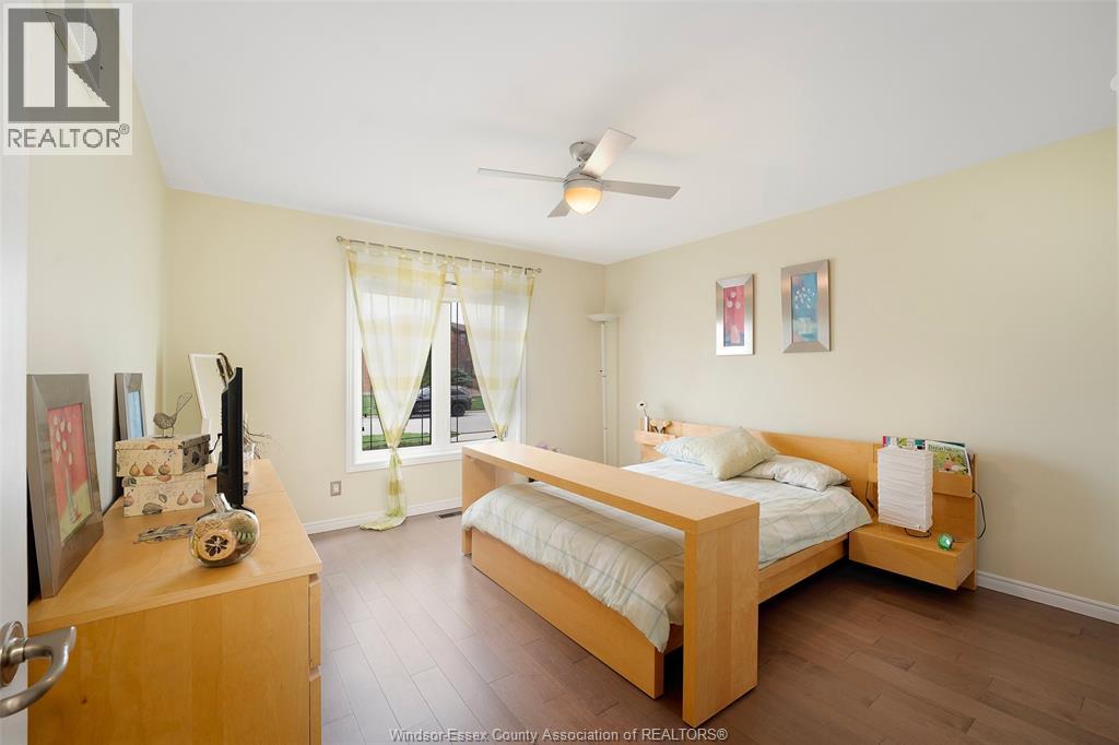 2098 EDGEMORE AVENUE - 29