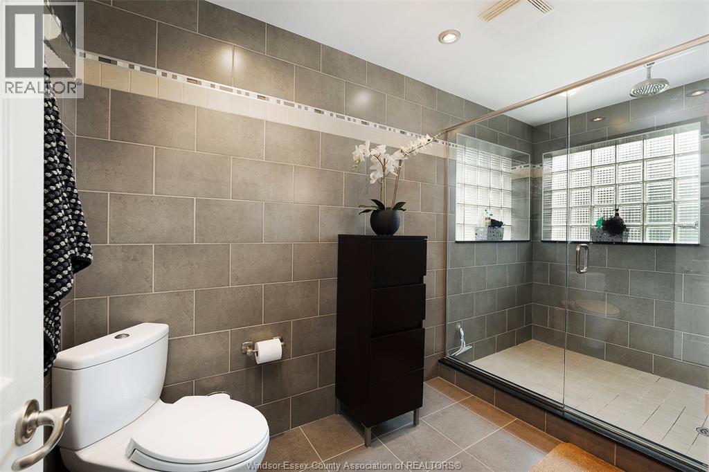 2098 EDGEMORE AVENUE - 25