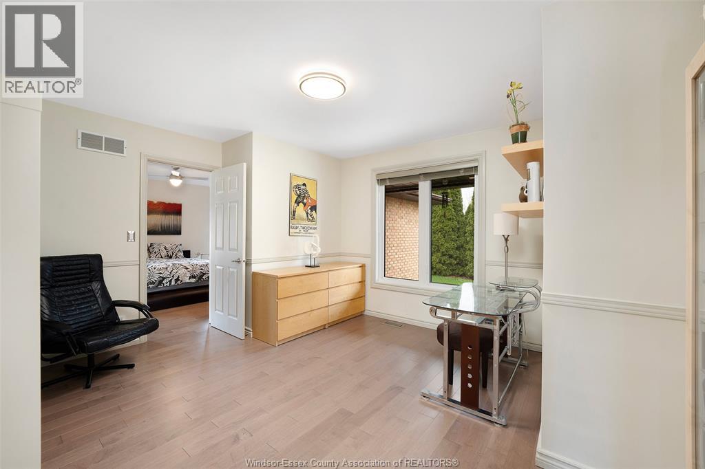 2098 EDGEMORE AVENUE - 22
