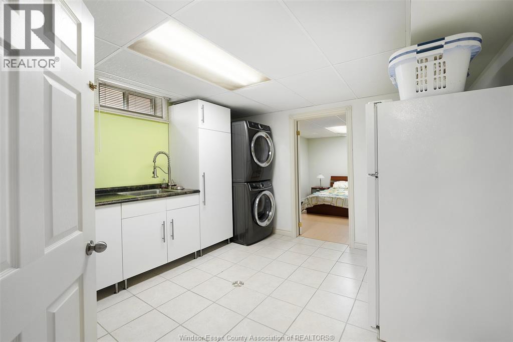 2098 EDGEMORE AVENUE - 40