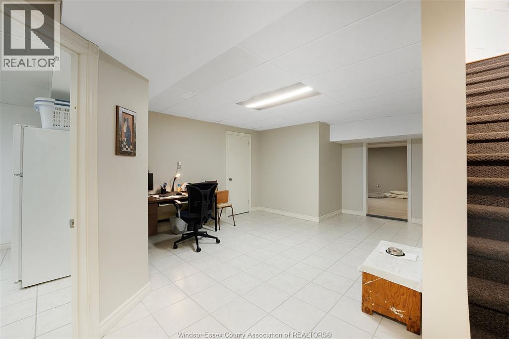 2098 EDGEMORE AVENUE - 38