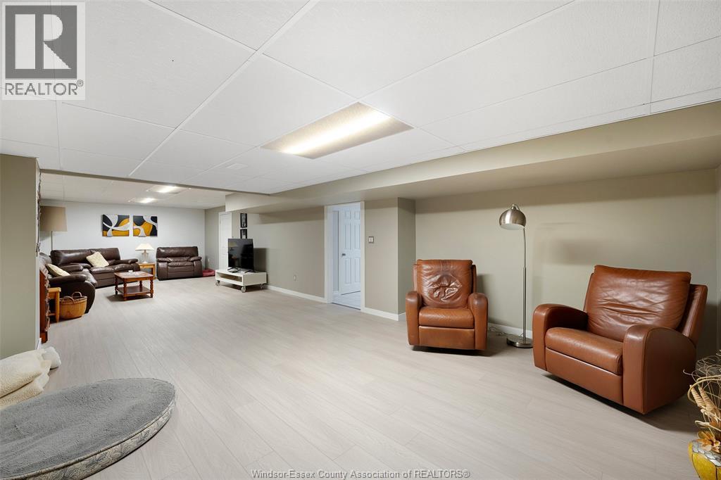 2098 EDGEMORE AVENUE - 35