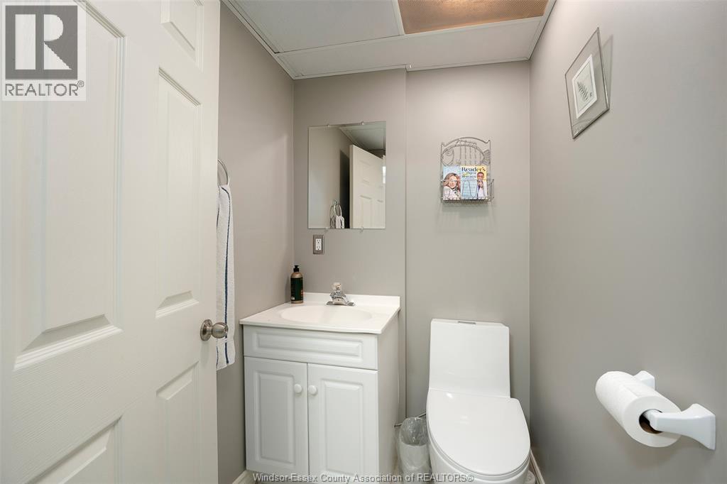 2098 EDGEMORE AVENUE - 39