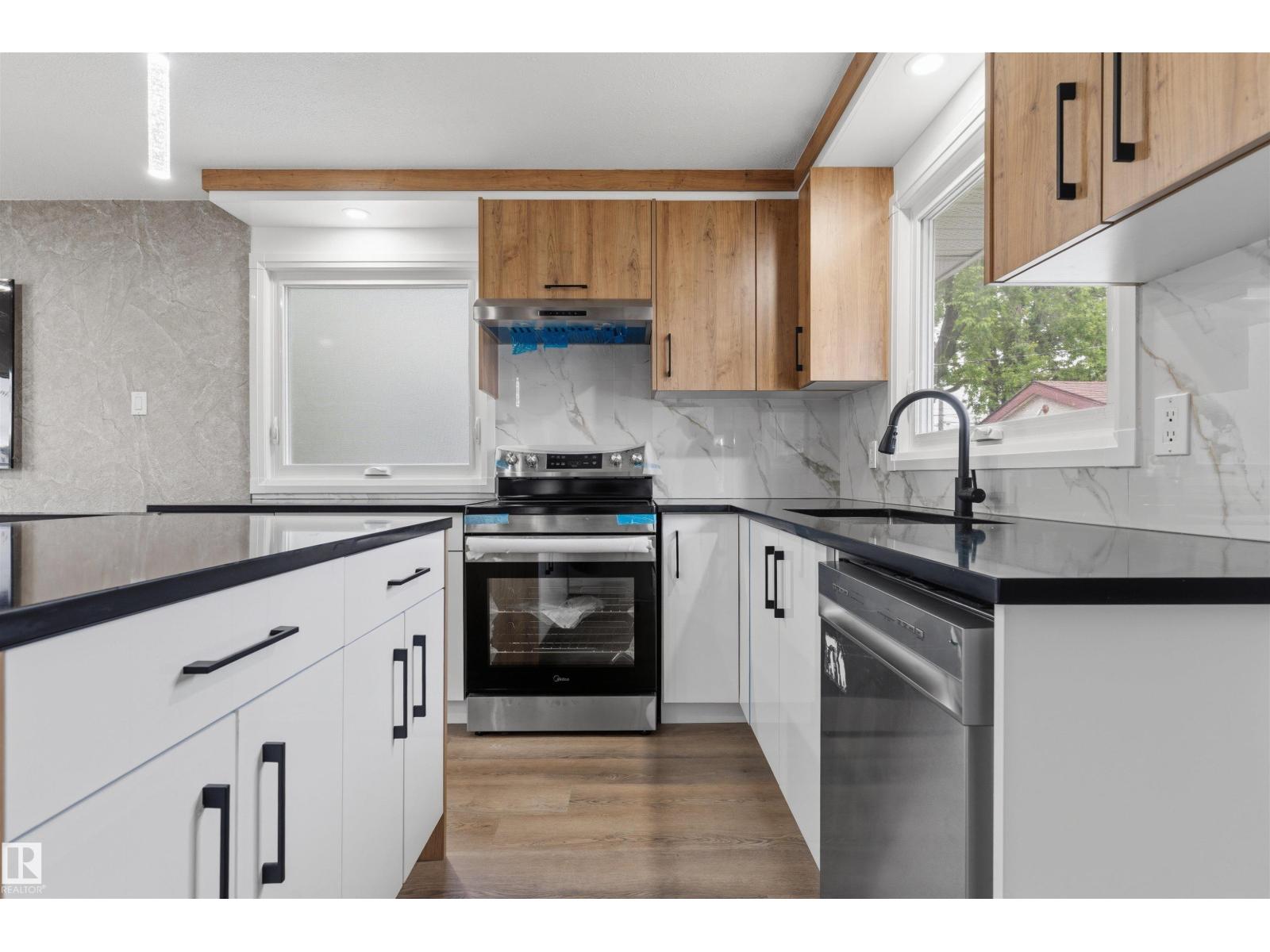 8328 165 Street NW - Photo 7