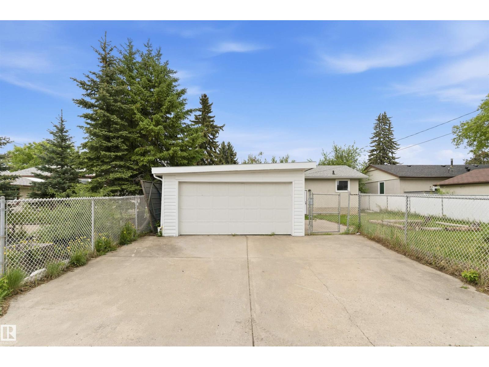 8328 165 Street NW - Photo 29