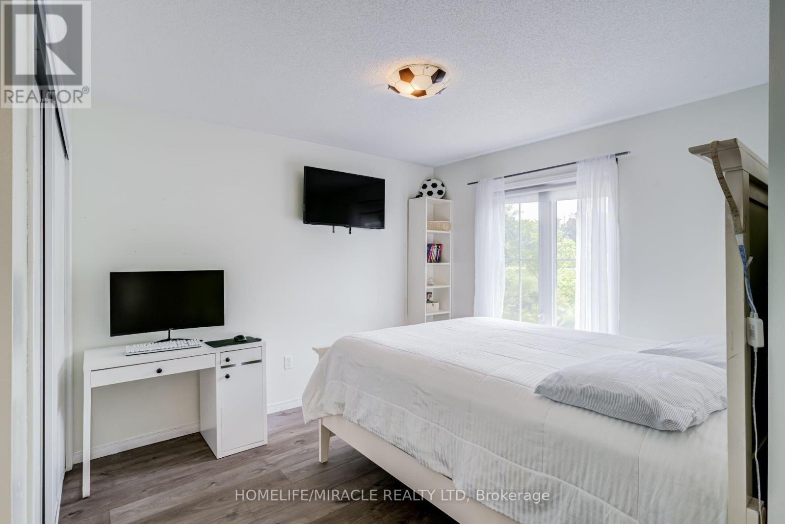 118 CAUTHERS CRESCENT - 33