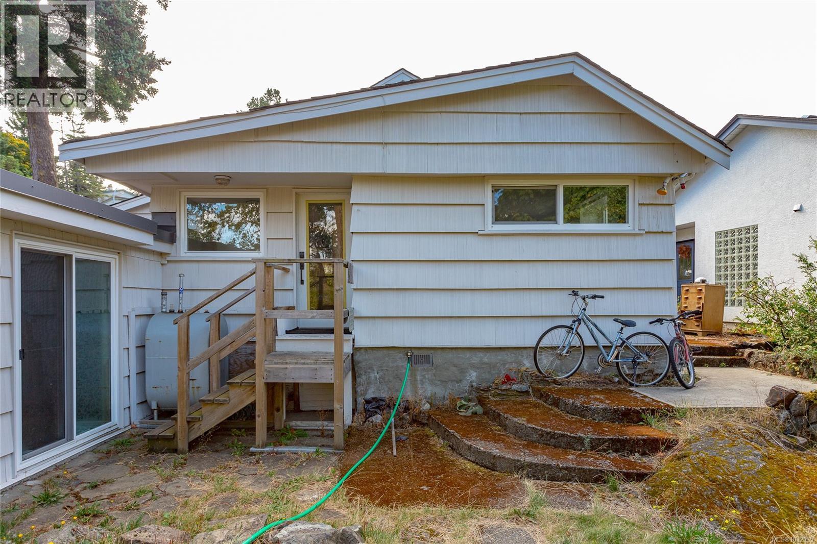 715 Luscombe Pl - 14