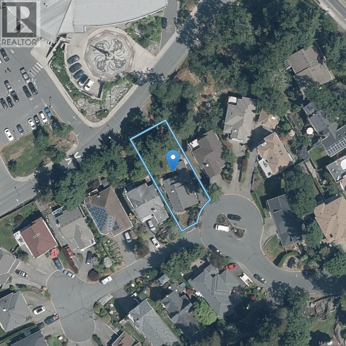 715 Luscombe Pl - 18