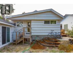 715 Luscombe Pl, Esquimalt, BC V9A7L6 Photo 14