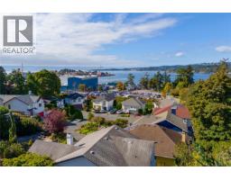 715 Luscombe Pl, Esquimalt, BC V9A7L6 Photo 7