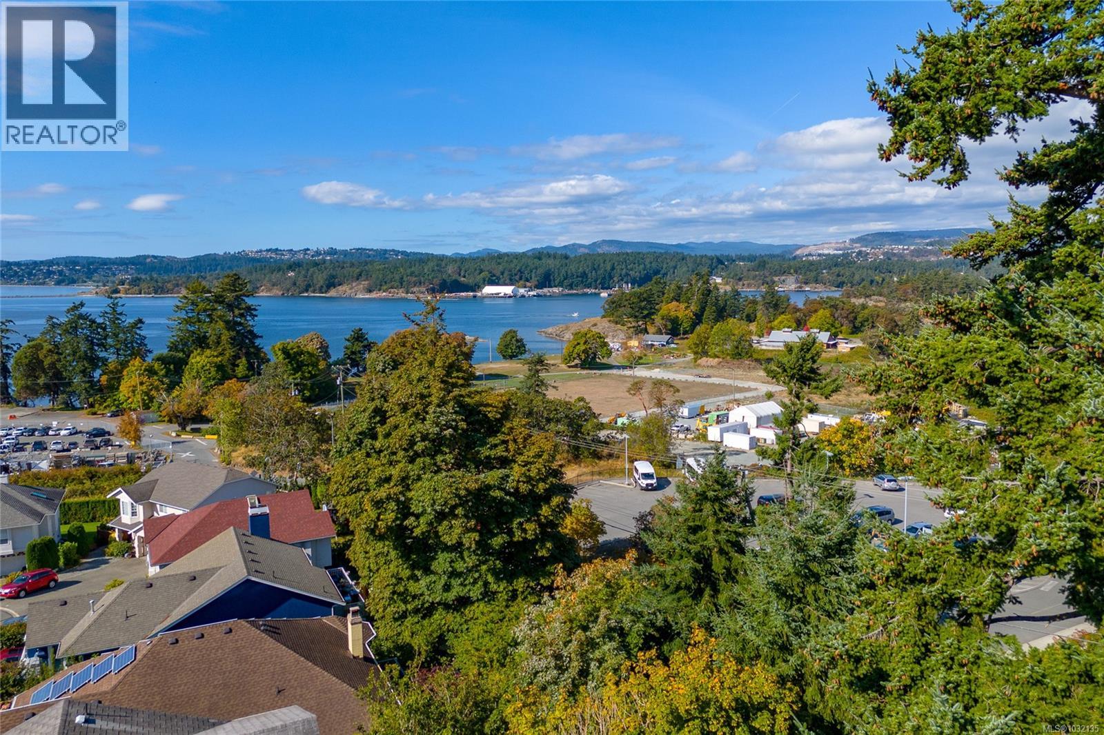 715 Luscombe Pl - 10