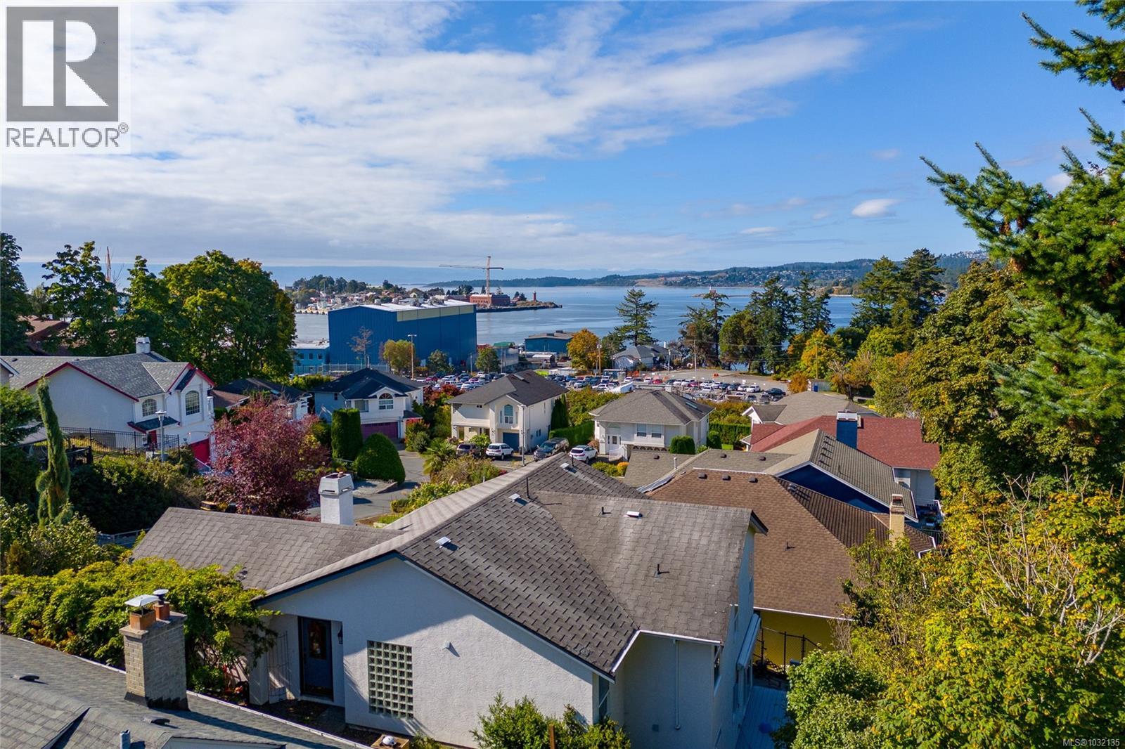 715 Luscombe Pl, Esquimalt — photo 2