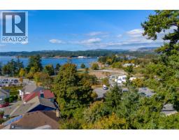 715 Luscombe Pl, Esquimalt, BC V9A7L6 Photo 10