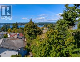 715 Luscombe Pl, Esquimalt, BC V9A7L6 Photo 6