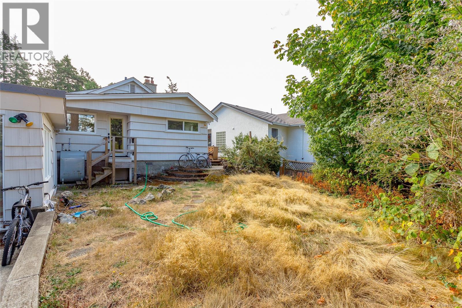 715 Luscombe Pl - 15