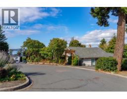 715 Luscombe Pl, Esquimalt, BC V9A7L6 Photo 11