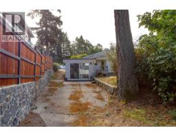715 Luscombe Pl, Esquimalt, BC V9A7L6 Photo 17