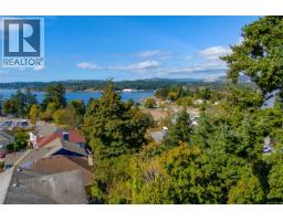 715 Luscombe Pl, Esquimalt, BC V9A7L6 Photo 8