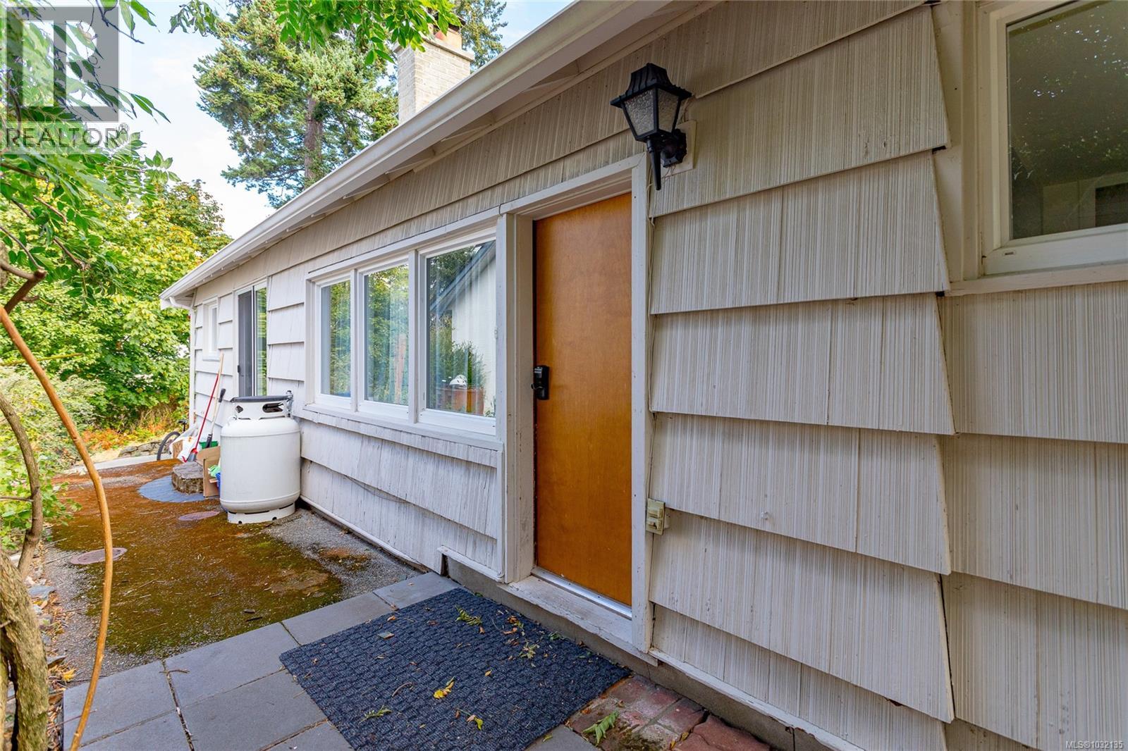 715 Luscombe Pl - 13