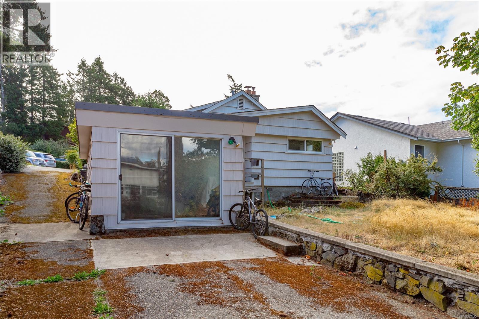 715 Luscombe Pl - 16