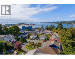 715 Luscombe Pl, Esquimalt, BC V9A7L6 Photo 9