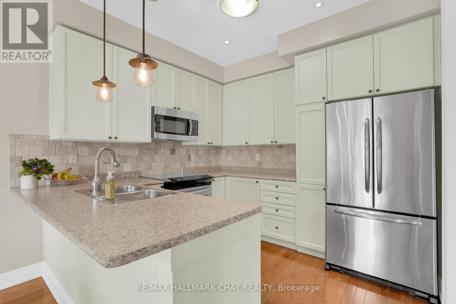 2 VERSAILLES CRESCENT - 10