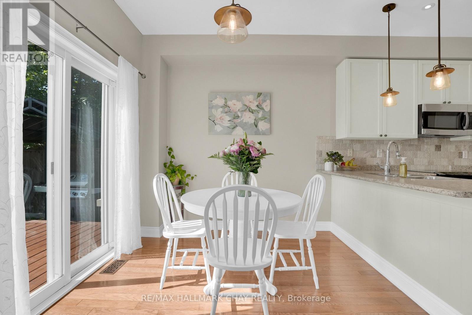 2 VERSAILLES CRESCENT - 11