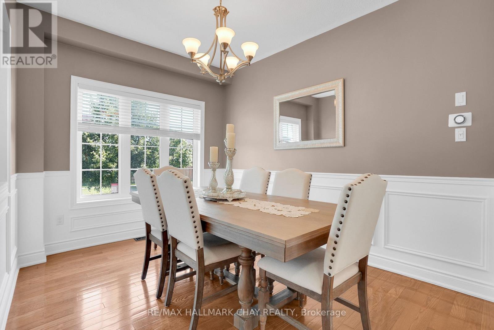 2 VERSAILLES CRESCENT - 12