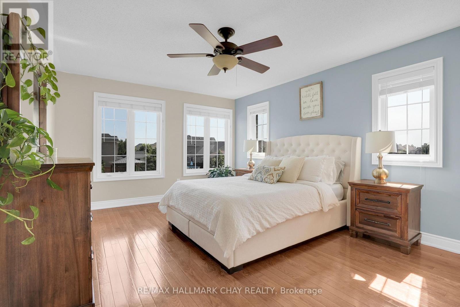 2 VERSAILLES CRESCENT - 14