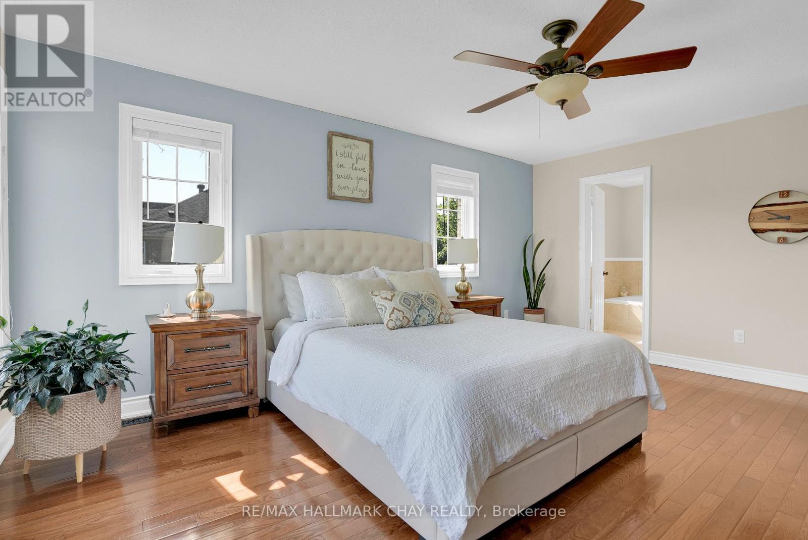 2 VERSAILLES CRESCENT - 15