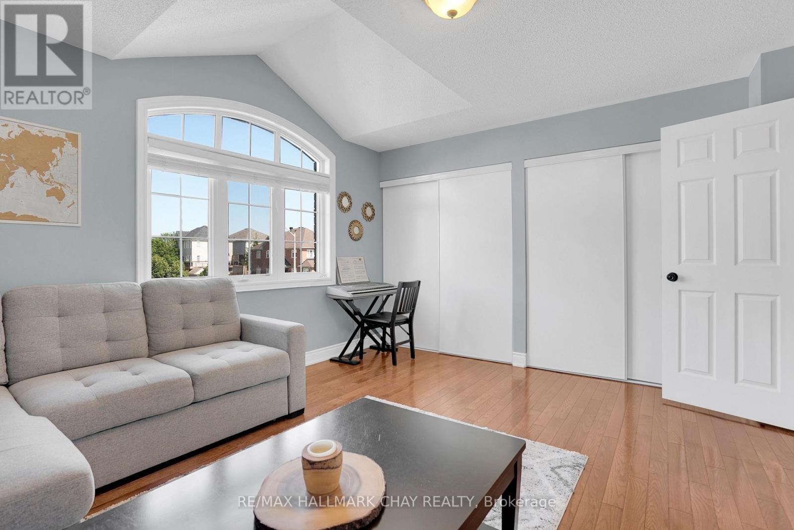 2 VERSAILLES CRESCENT - 17