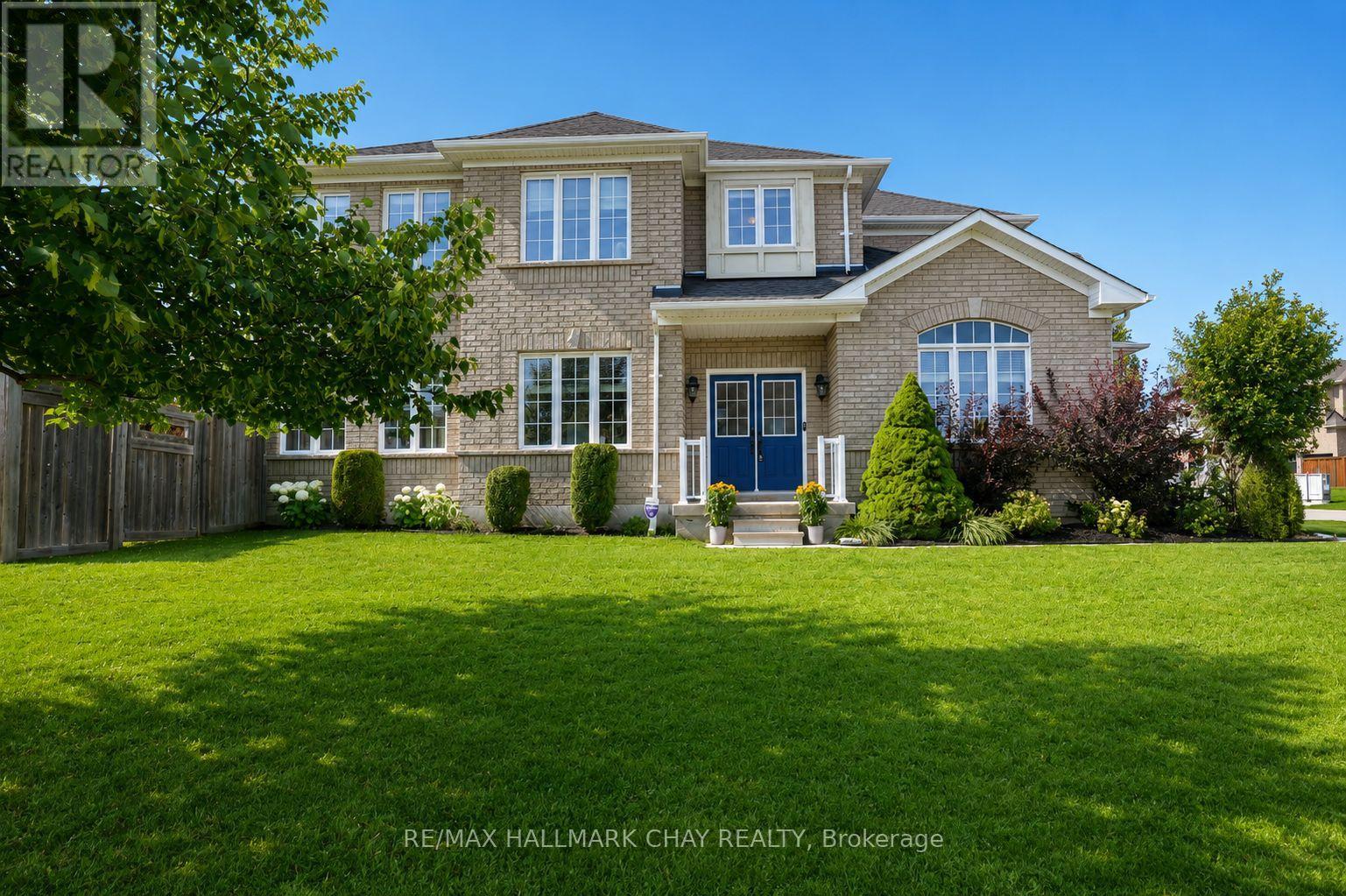 2 VERSAILLES CRESCENT - 2