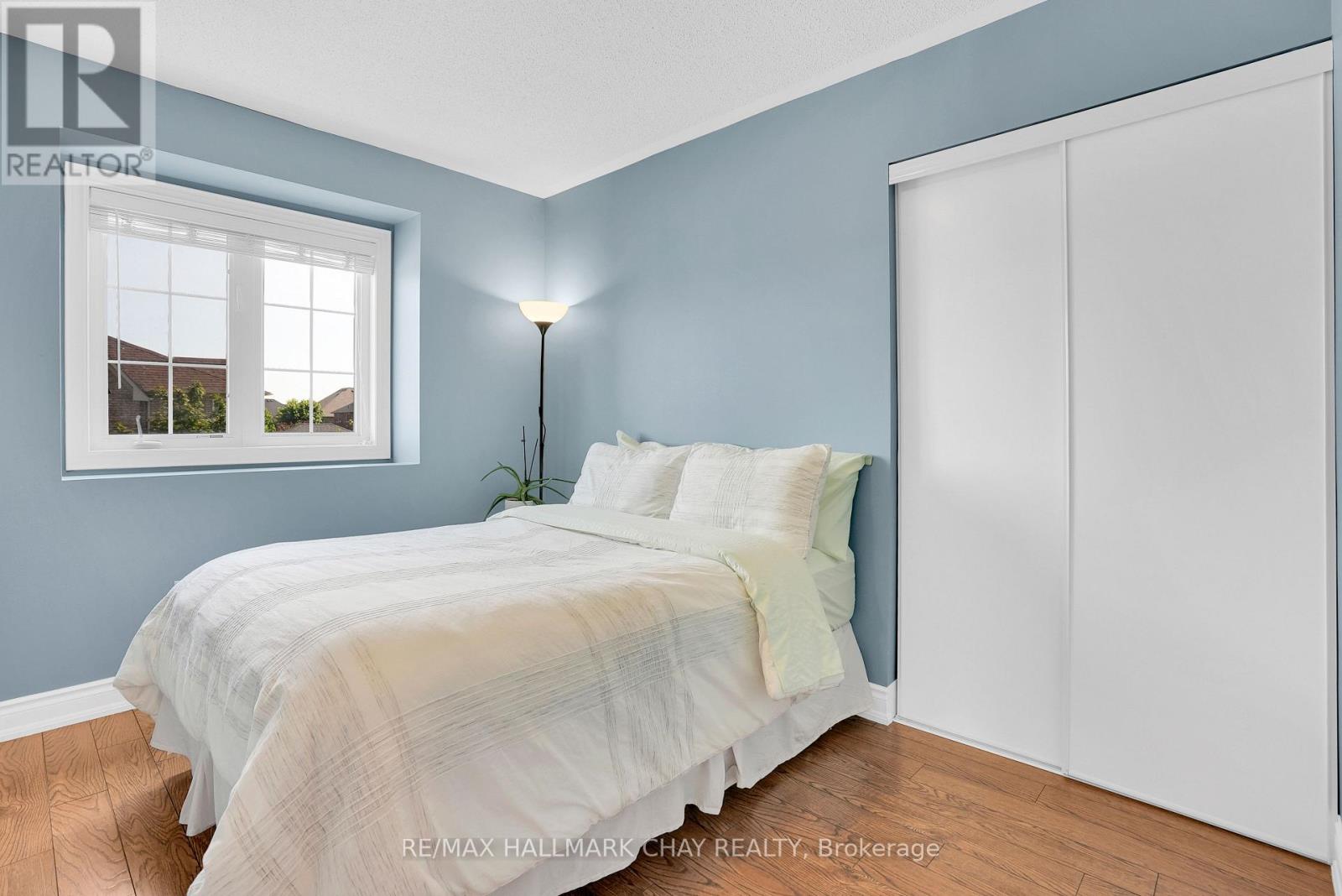 2 VERSAILLES CRESCENT - 20