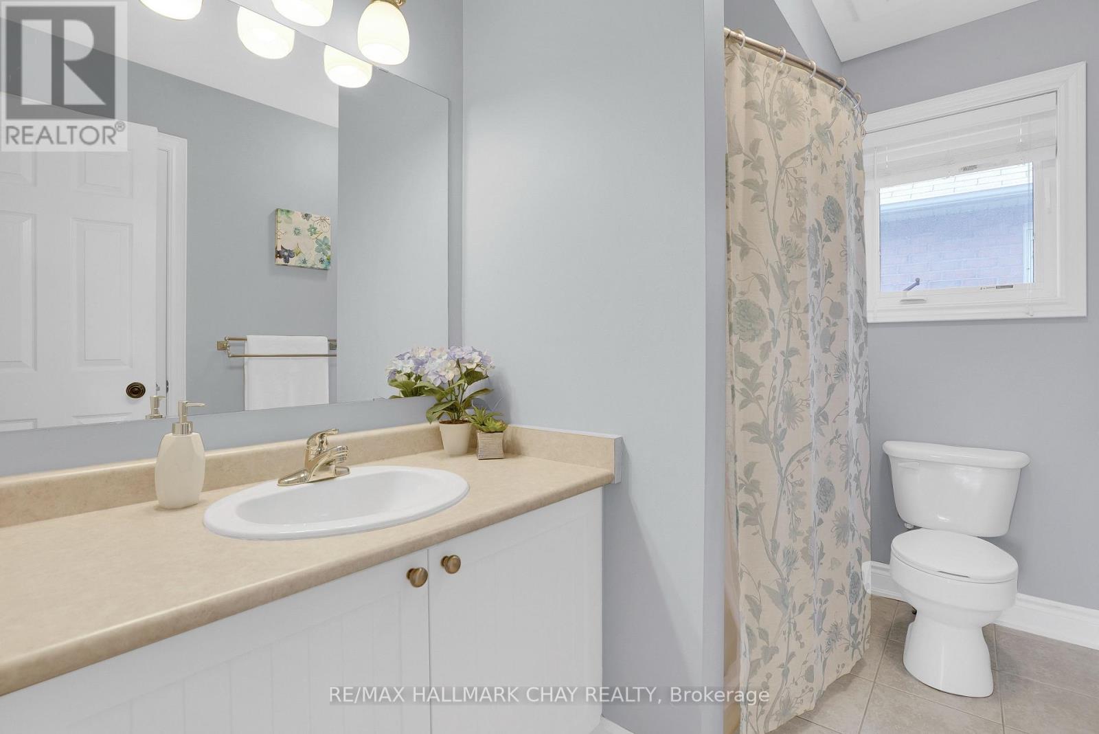 2 VERSAILLES CRESCENT - 21