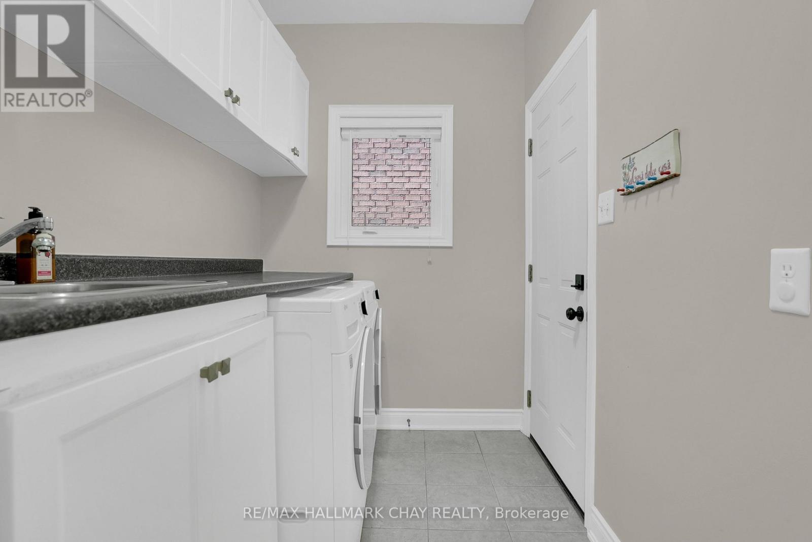2 VERSAILLES CRESCENT - 22