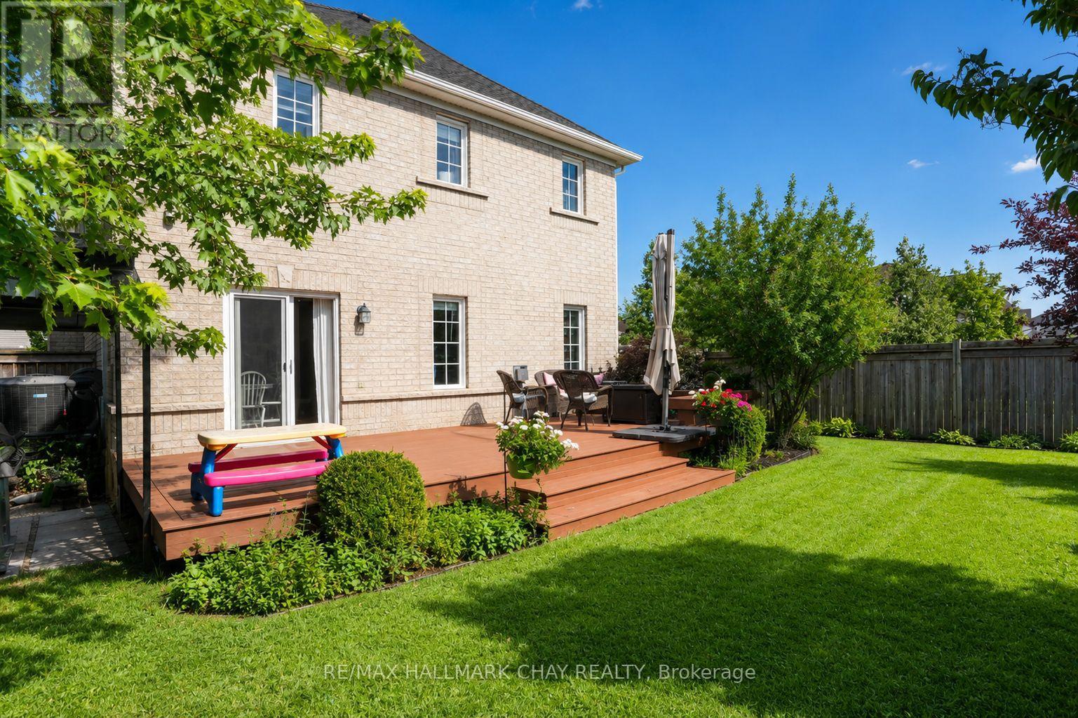 2 VERSAILLES CRESCENT - 25