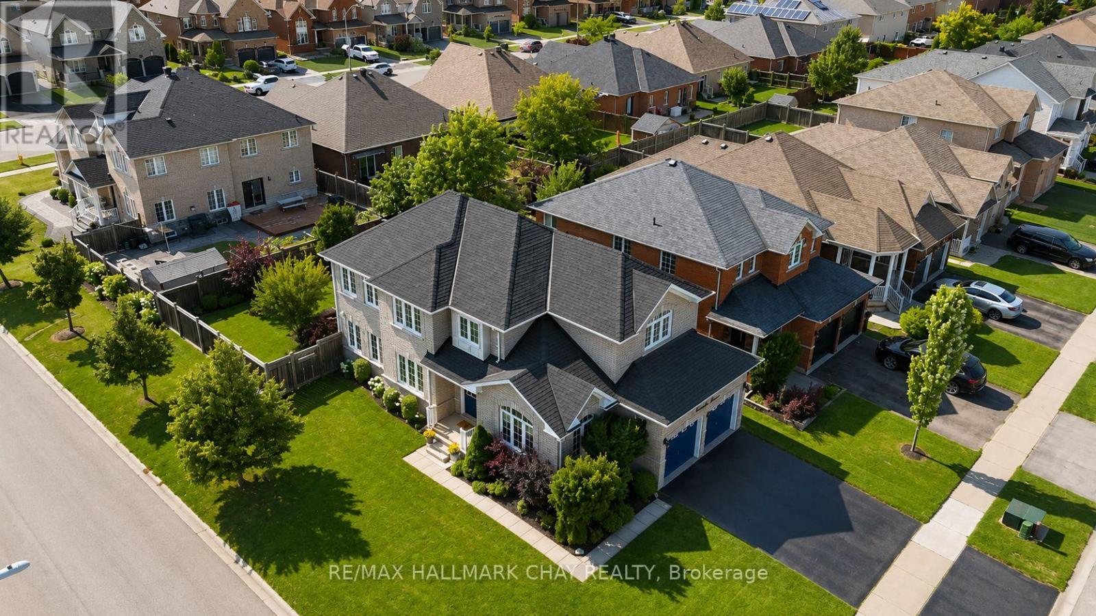 2 VERSAILLES CRESCENT - 27