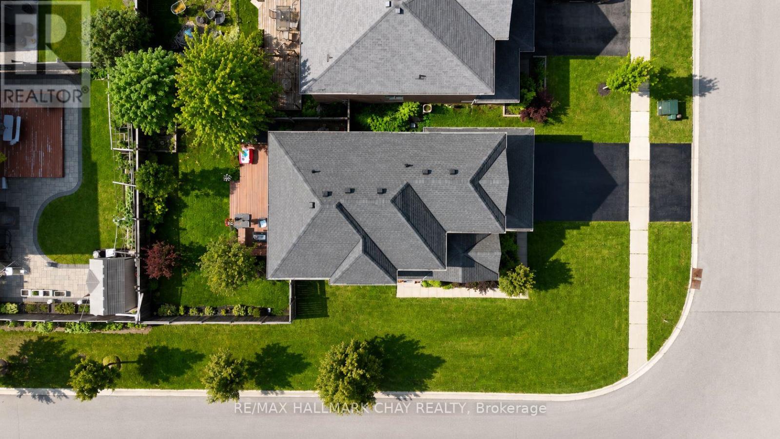 2 VERSAILLES CRESCENT - 28